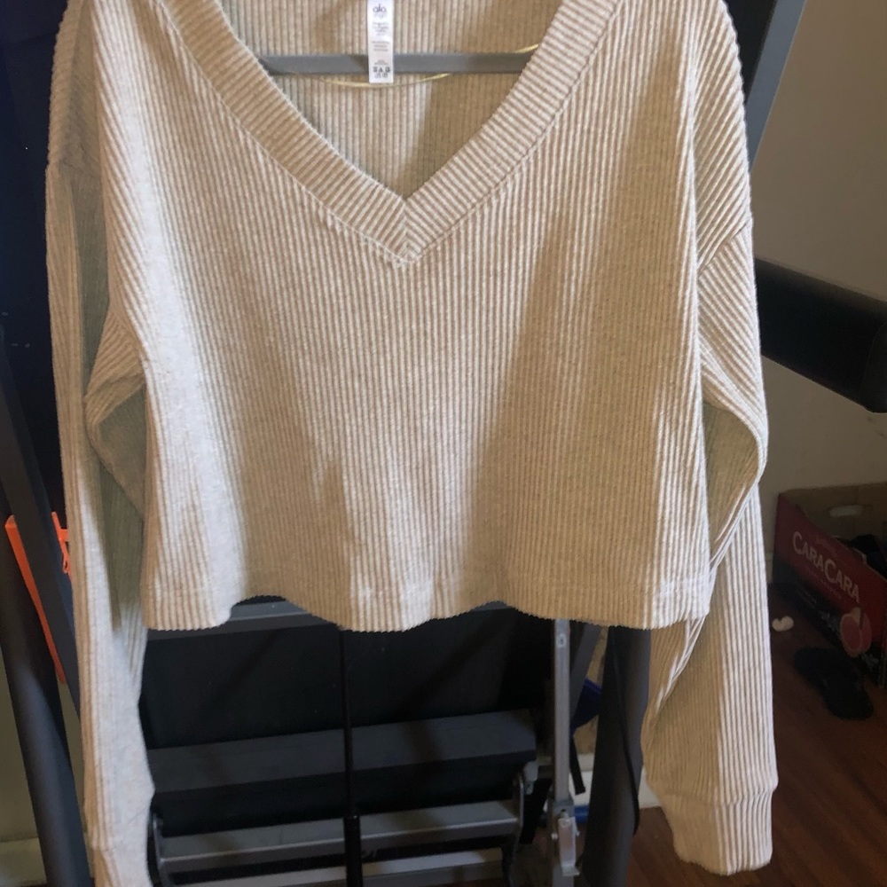 ALO Yoga Tan Crop Top - Picture 5 of 8